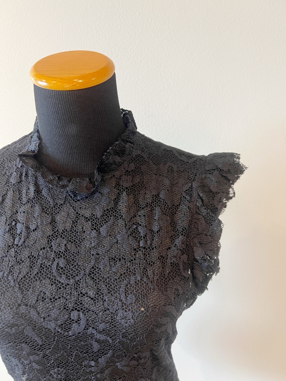L’AGENCE Kassia Ruffle Lace Top - Picture 7 of 13